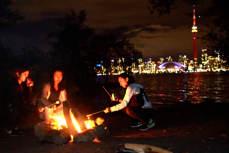 toronto islands canoe and campfire activity with marshmallows and hot dogs.  take the ferry or water taxi to the toronto islands to join the bonfire activity.